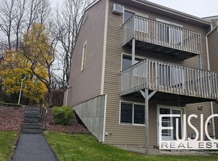 N5 Stonehedge Dr, South Burlington, VT 05403