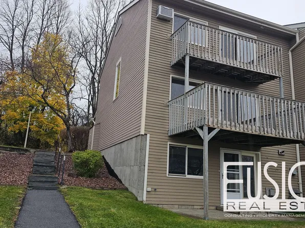 N5 Stonehedge Dr, South Burlington, VT 05403