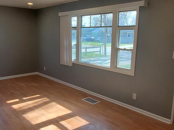 4th image of 8133 Wicker Park Dr