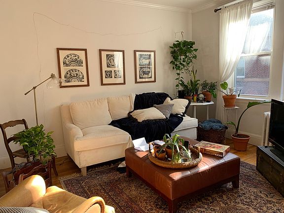 3rd image of 46 Longwood Ave #3A