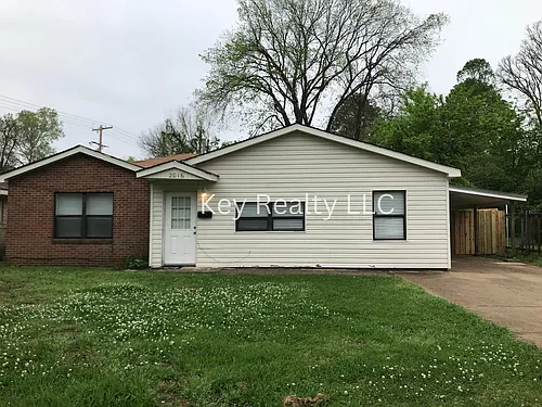 2016 Clover Ln Photo 1