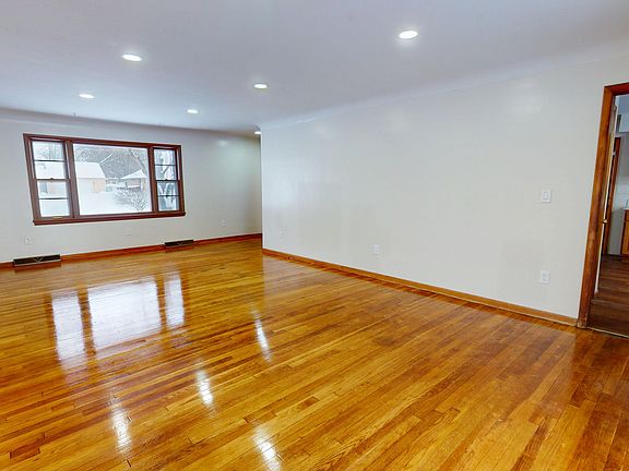 5th image of 1274 Blueberry Hill Dr