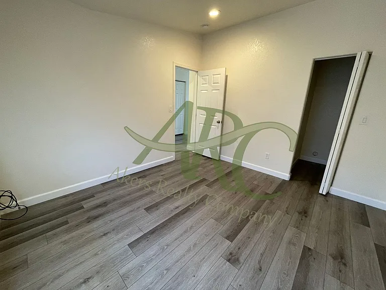 949-951 S Harmony Ln — Photo 6