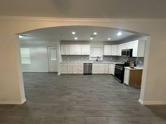 3rd image of 1217 Chestnut St