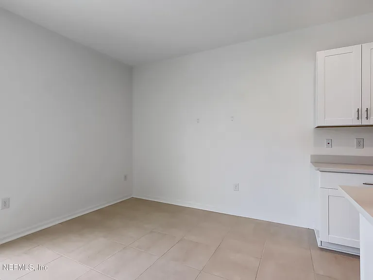 280 Anthony Dr — Photo 16
