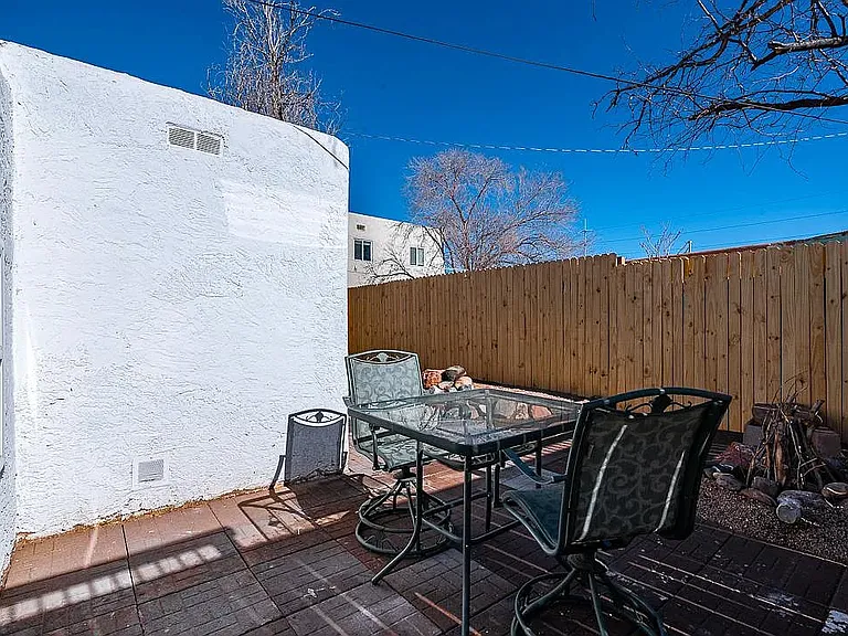 221 Girard Blvd SE #2F — Photo 4