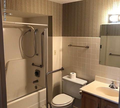 5th image of 9 Hospital Dr APT 212