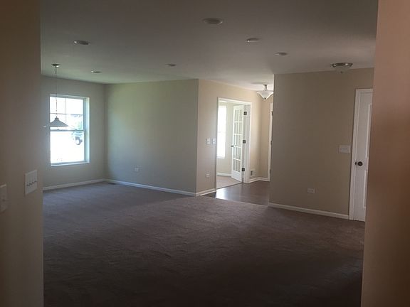 4th image of 25732 Roundstone Ave