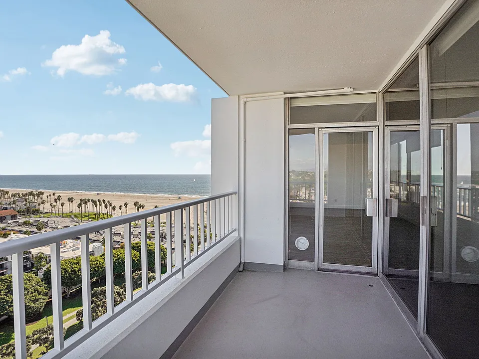 Apartments with unobstructed ocean views