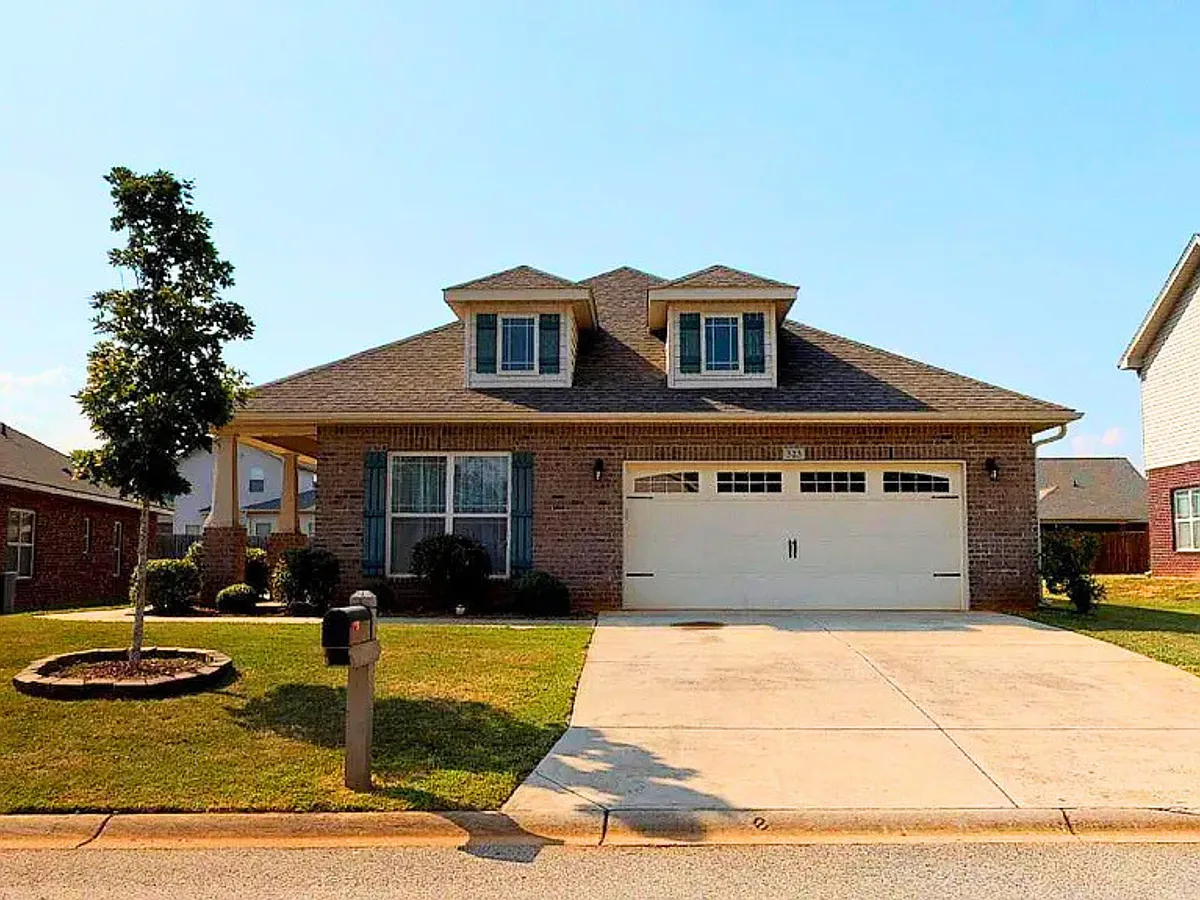 Building Photo - 323 Huntwood Dr