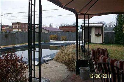 3rd image of 911 Busseron St