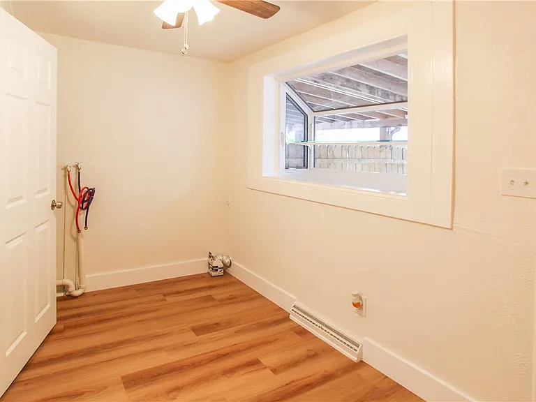 728 Seitz St — Photo 11