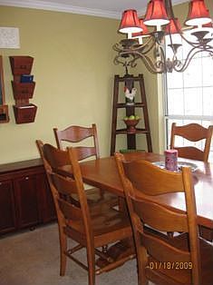 breakfast room off kitchen