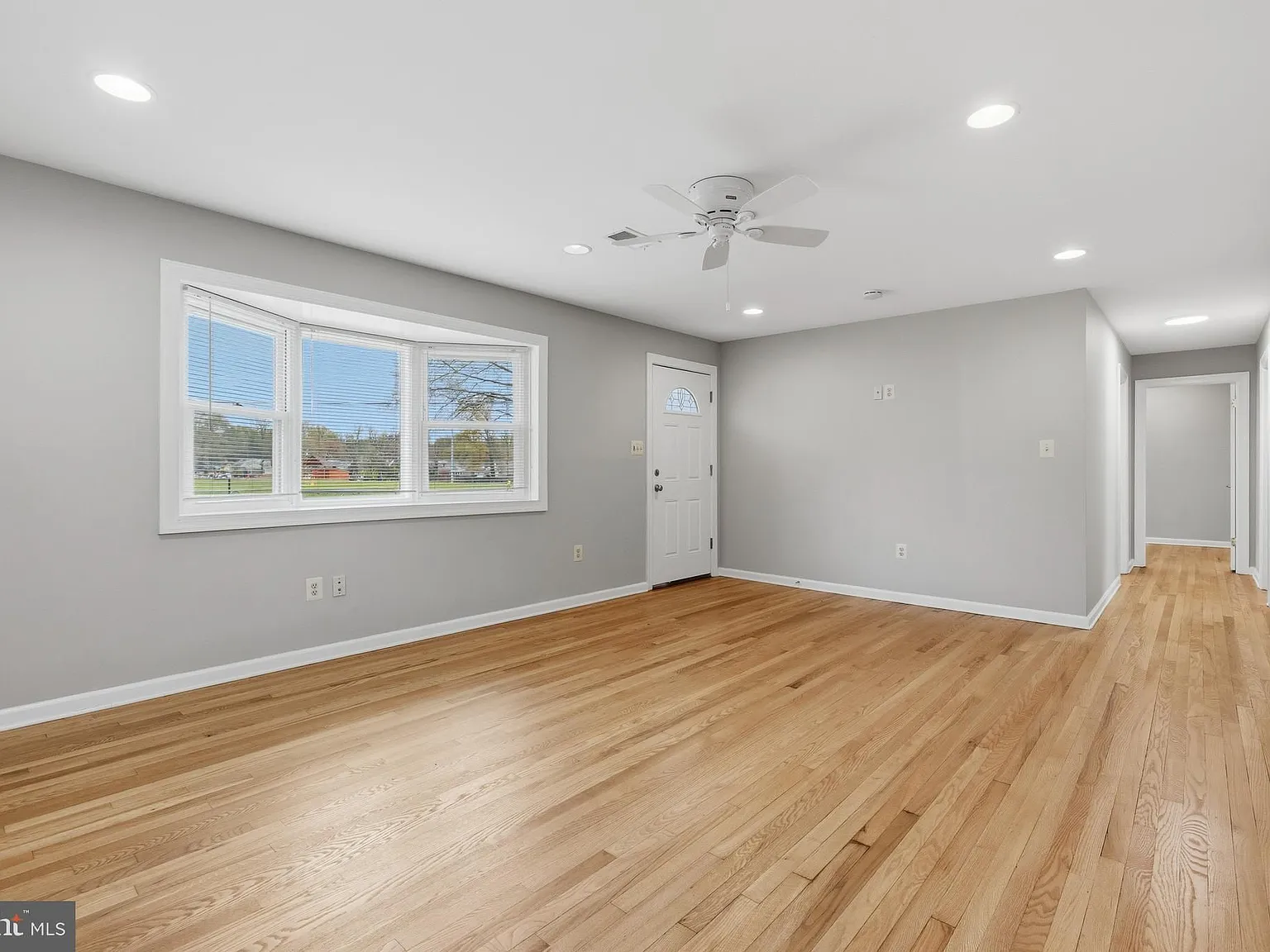 4 bed, 3.0 bath, 1092 sqft, $3,200 — Photo 3