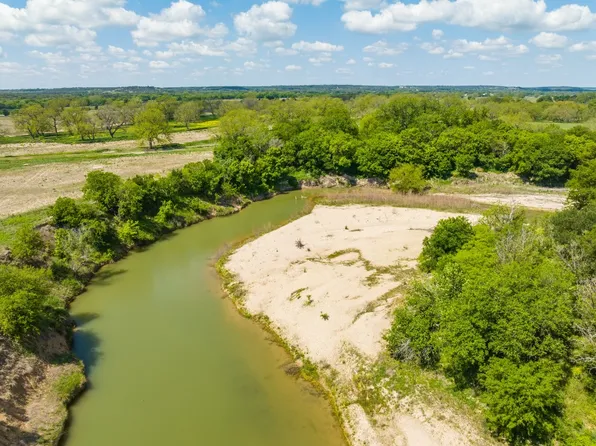180 S Highway 6 #2, Valley Mills, TX 76689