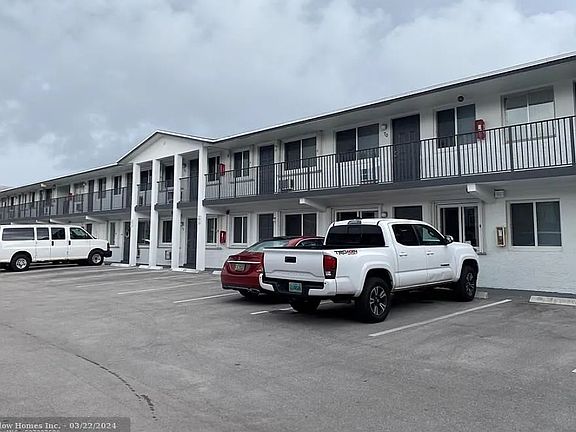 3rd image of 1810 E Oakland Park Blvd