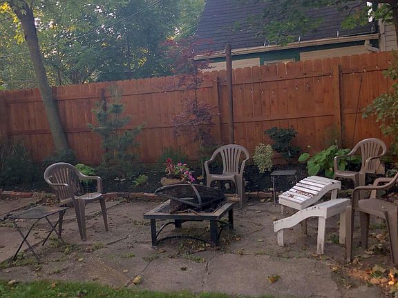 2nd image of 441 Vermont St #2
