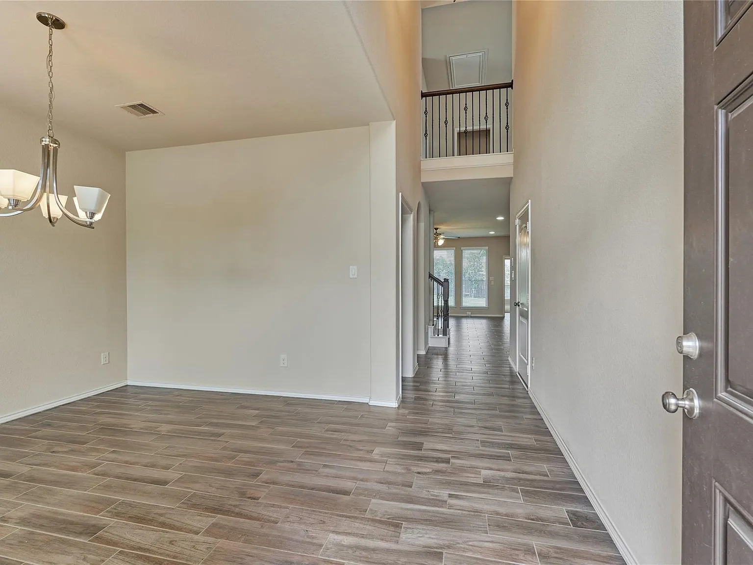 4 bed, 3.5 bath, 2603 sqft, $2,900 — Photo 4