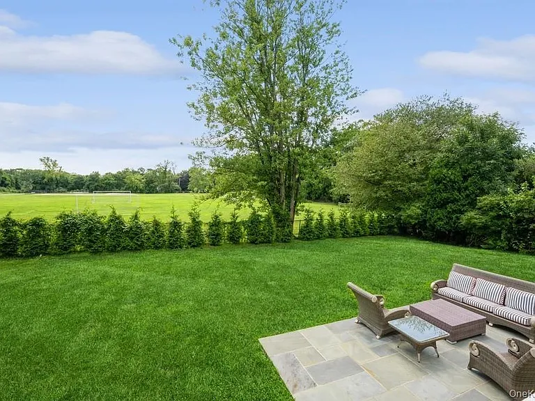24 Sleepy Hollow Rd — Photo 23