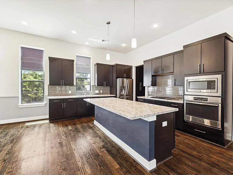 1703 Weber St — Photo 14