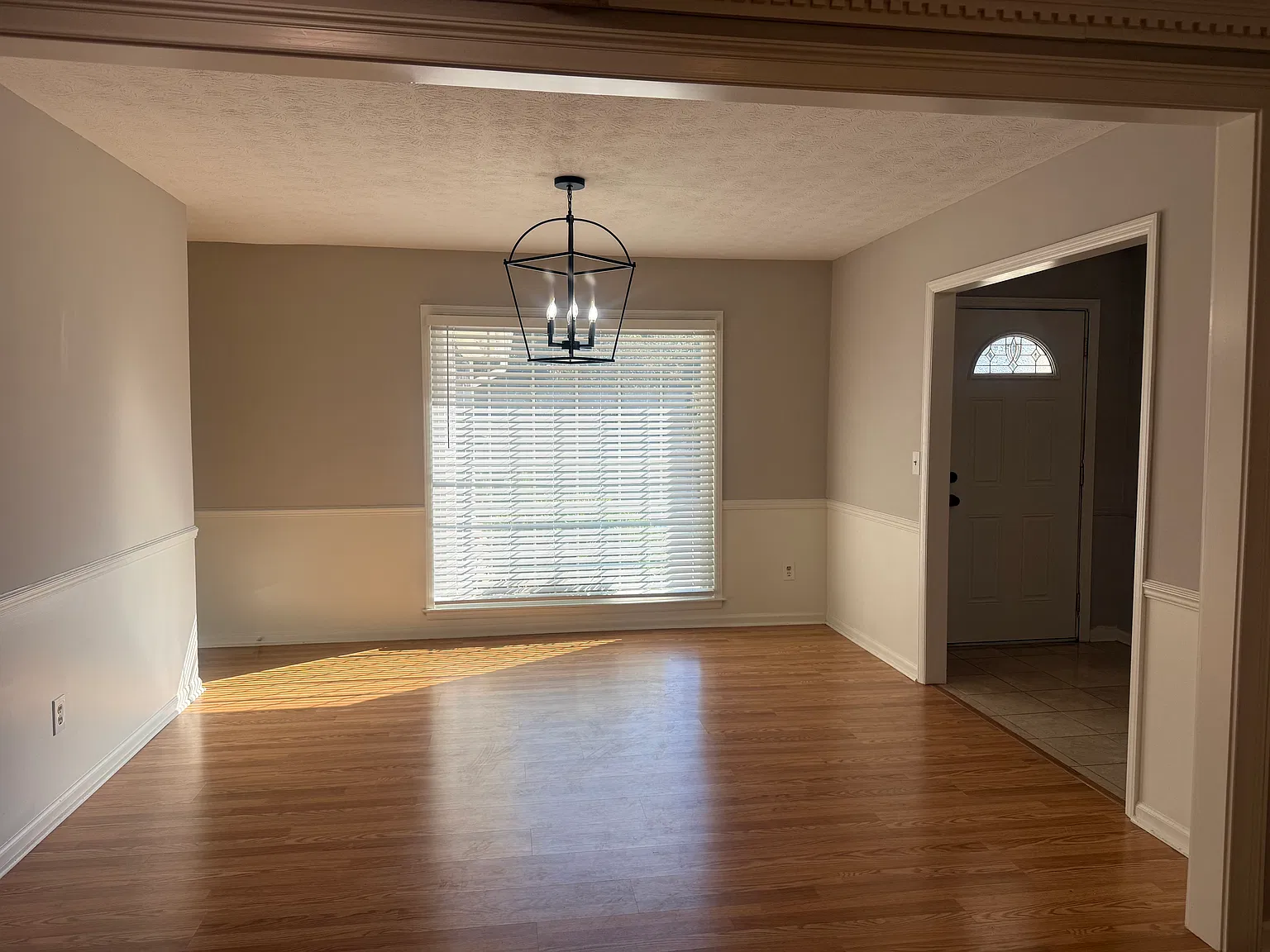 3 bed, 1995 sqft, $1,795 — Photo 3