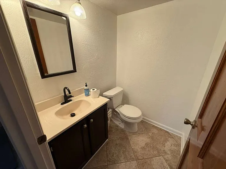 2311 W Hamilton Ave — Photo 9