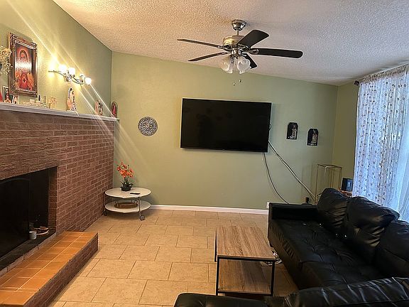3rd image of 8340 S Lostara Ave