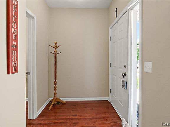 4th image of 3349 Grove Ln