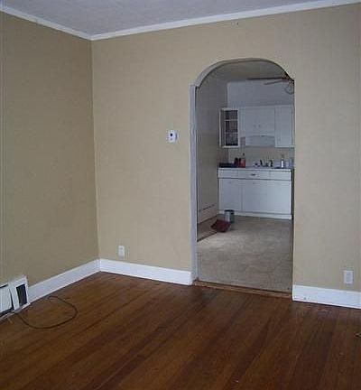 4th image of 3920 Elm St