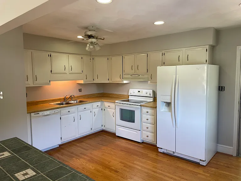 Eat-in Kitchen