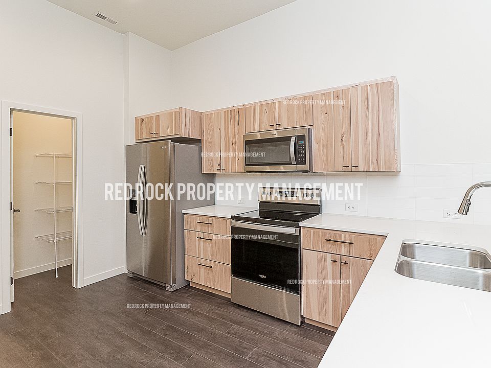 1st image of 718 S Crescent Dr #1