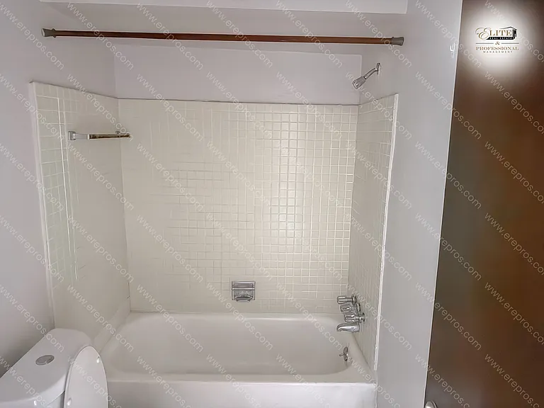 23411 Fenkell Ave #B5 — Photo 9