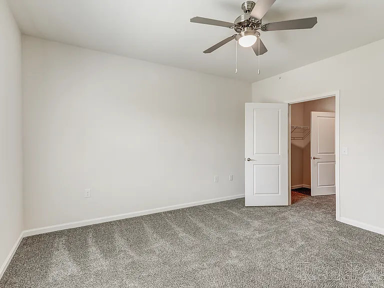 Hummingbird Hill Apartments — Photo 10