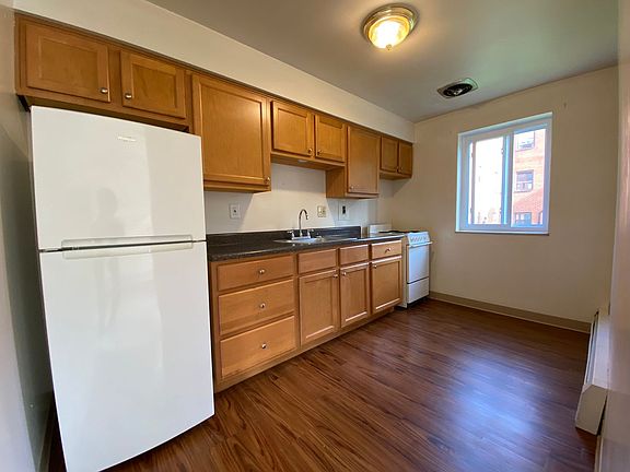 3rd image of 1860 Brett St #303