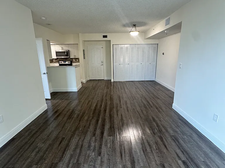 17000 N Bay Rd #613 — Photo 2