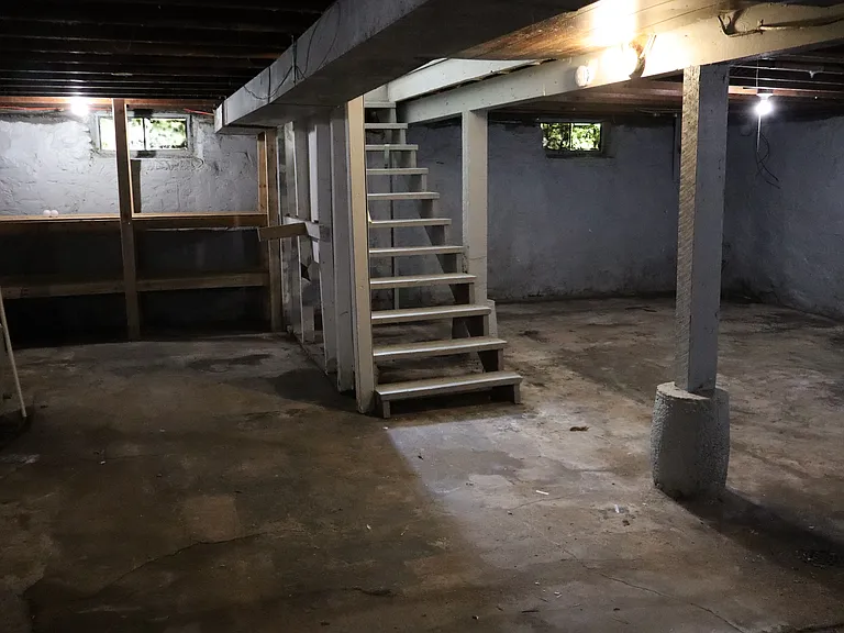 6615 N Holly St — Photo 33
