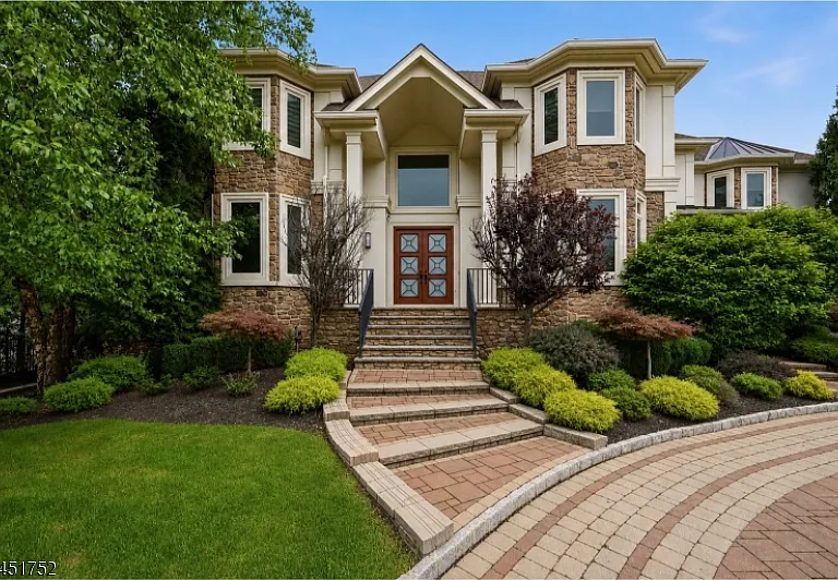 14 Michele Ln — Photo 3