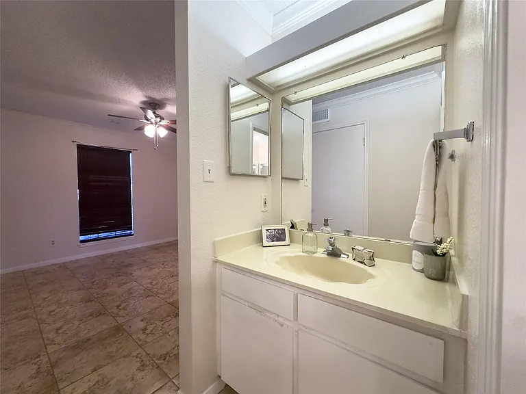2121 Hepburn St #1110 — Photo 14