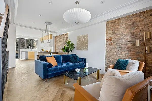 Sold by Compass | media 2