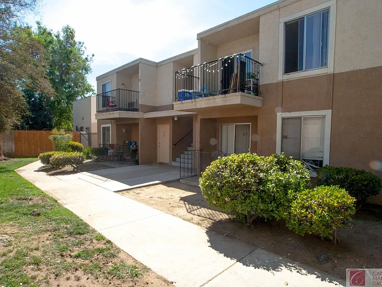 Lexington Gardens — Photo 25