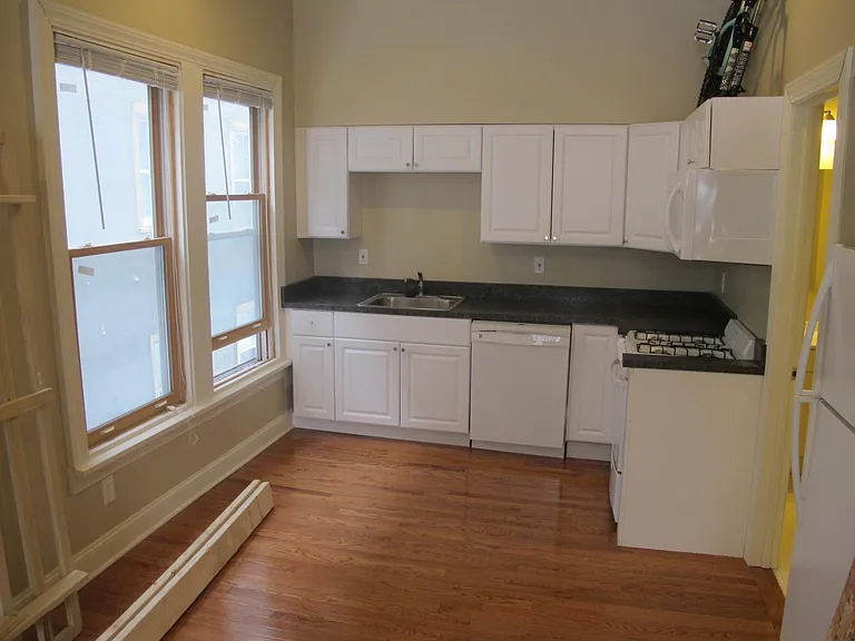 47 Vick Park #1 — Photo 3