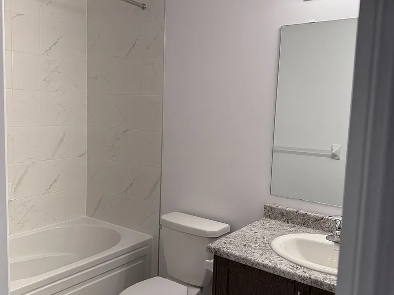 44 Milson Cres — Photo 7