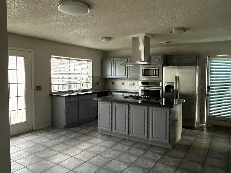 FACING KITCHEN