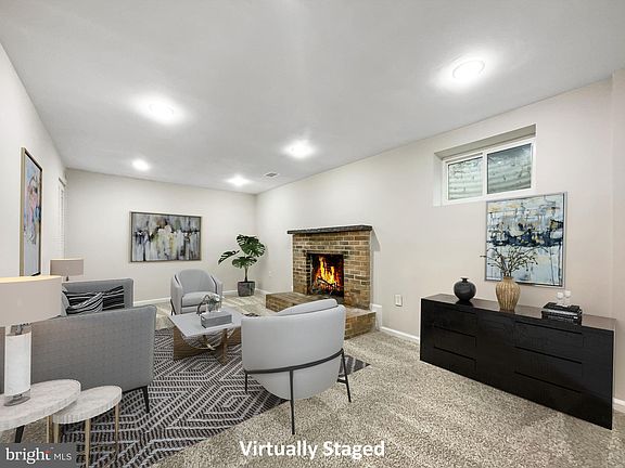 2nd image of 9689 Lindenbrook St