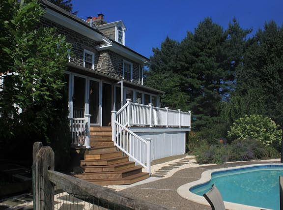 Rear deck,and pool