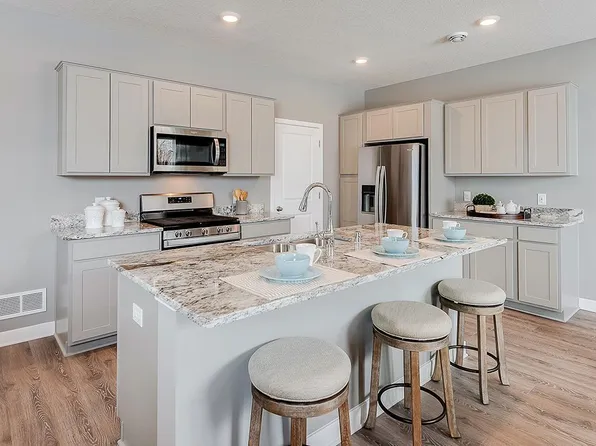 933 Silvercreek Ave W, Delano, MN 55328