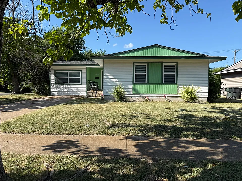952 Fannin Loop