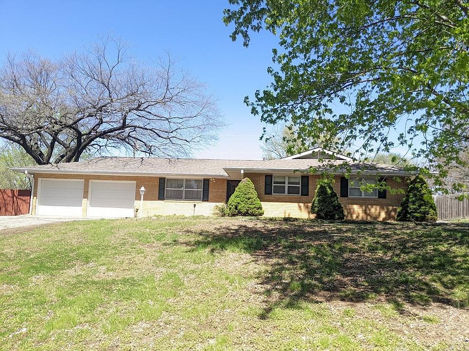 1st image of 208 Lakeview Dr