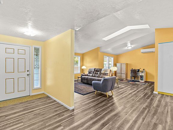 3rd image of 4130 Munsel Creek Dr