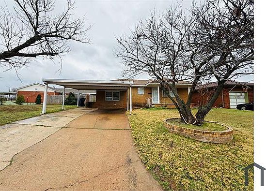 3rd image of 3430 Springlake Dr